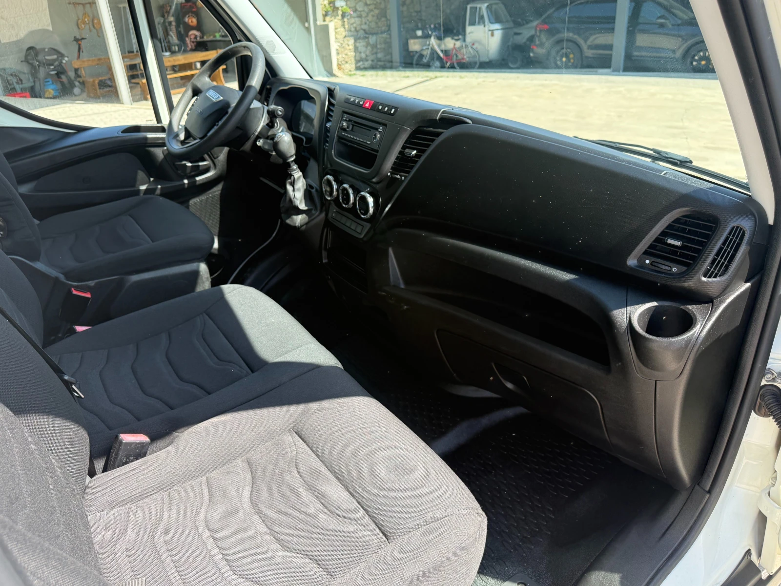 Iveco Daily 40C15 3.0HPI до 3.5т. Клима Падащ борд , снимка 11 - Бусове и автобуси - 54229516