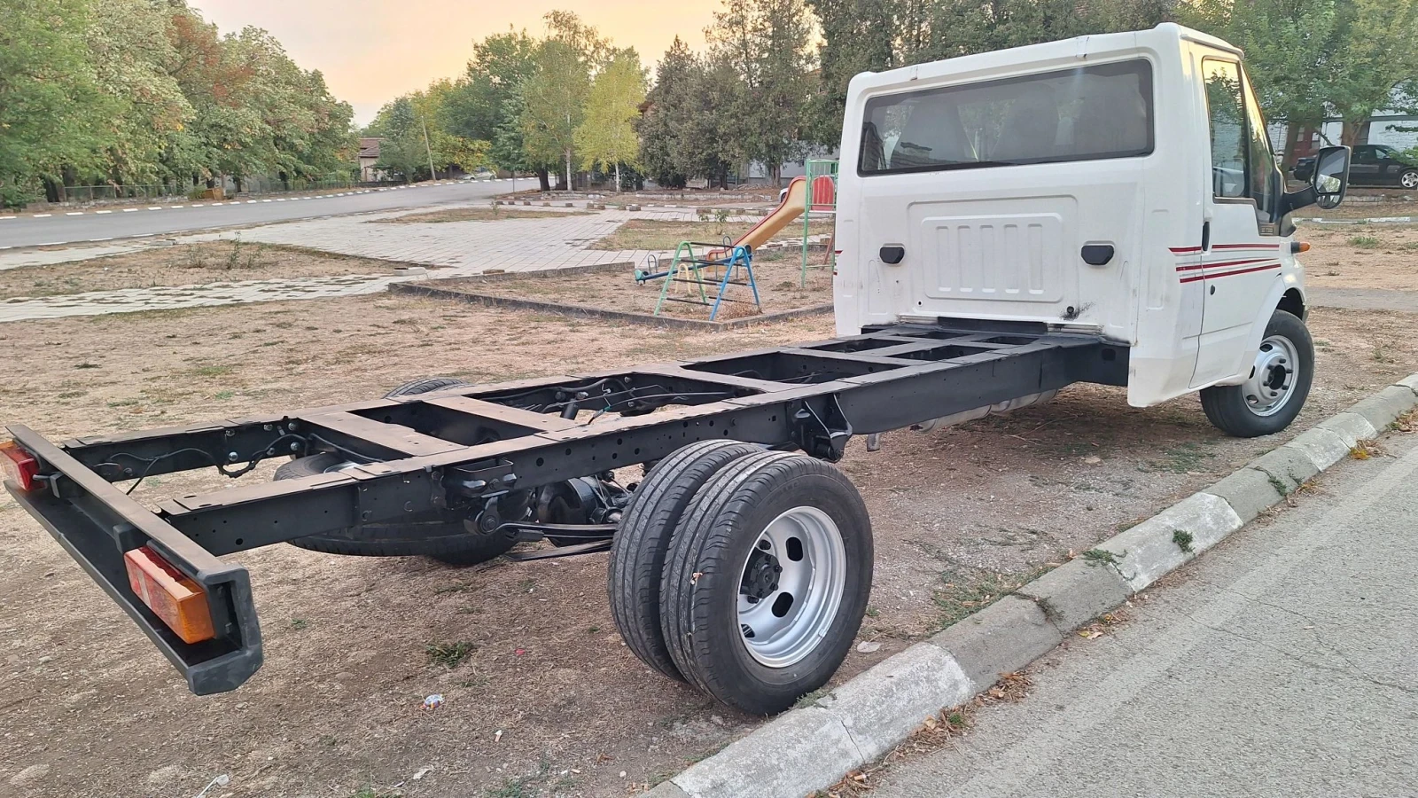 Ford Transit 90к.с. 6 нови гуми, снимка 6 - Бусове и автобуси - 56336054