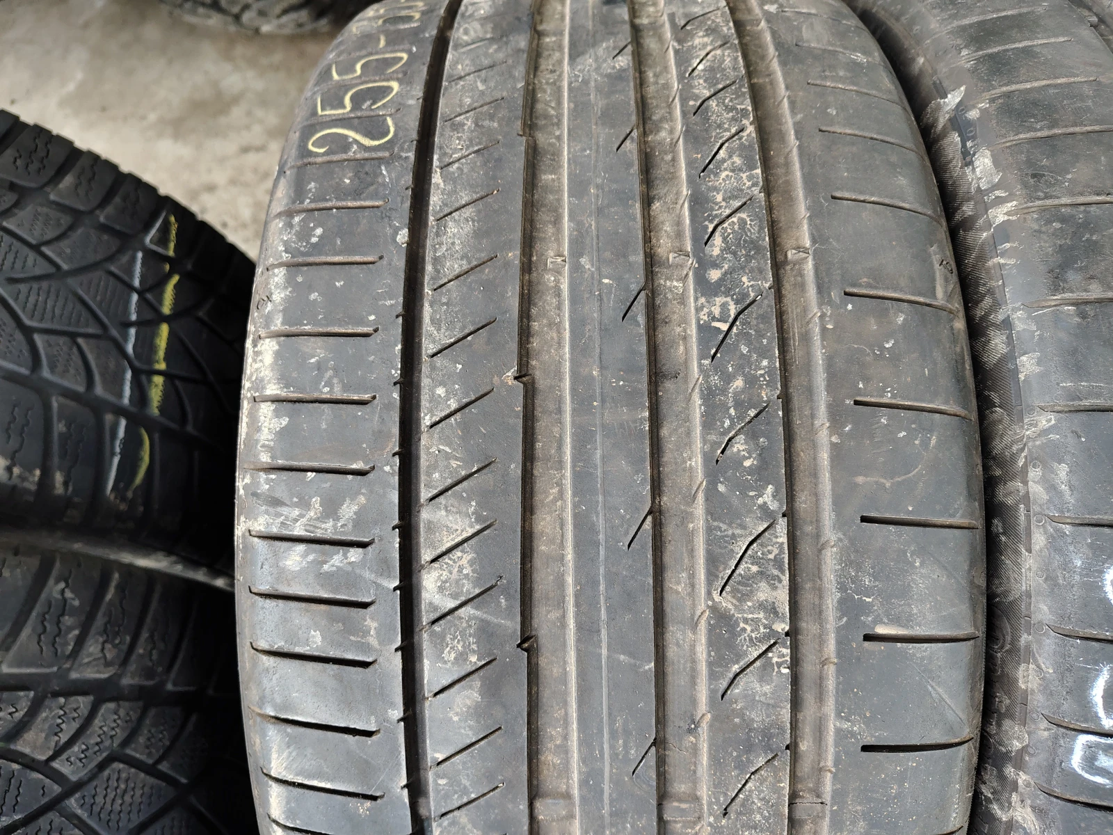 Гуми Летни 255/35R19, снимка 3 - Гуми и джанти - 55840308
