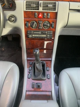 Mercedes-Benz E 220 Elegance , снимка 10