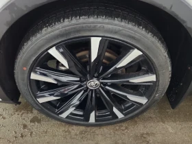 Toyota Crown PLATINUM * HYBRID * AWD * CARFAX * , снимка 15