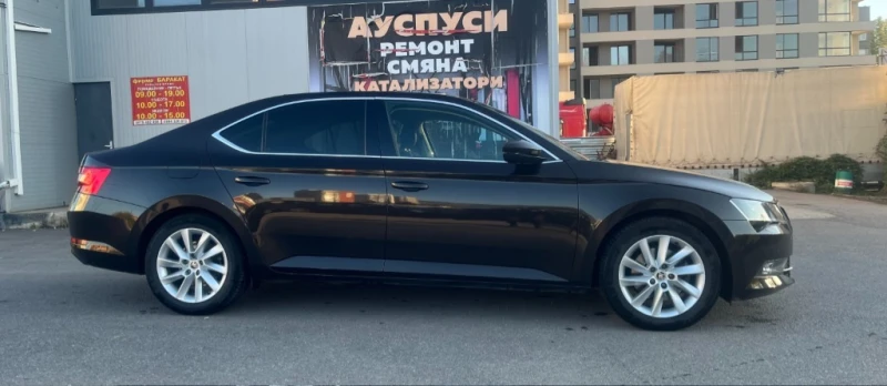 Skoda Superb, снимка 4 - Автомобили и джипове - 48026121