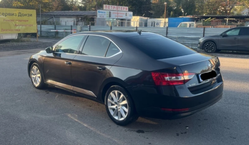 Skoda Superb, снимка 7 - Автомобили и джипове - 48026121