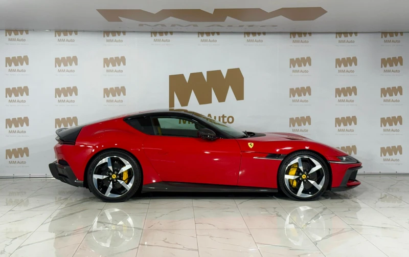 Ferrari 812 Superfast 12 Cilindri* Carbon* Display* Massage+ Ventilation, снимка 3 - Автомобили и джипове - 51883297