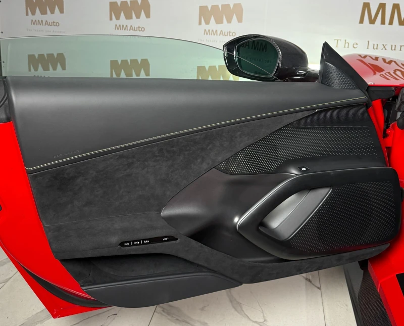 Ferrari 812 Superfast 12 Cilindri* Carbon* Display* Massage+ Ventilation, снимка 7 - Автомобили и джипове - 51883297