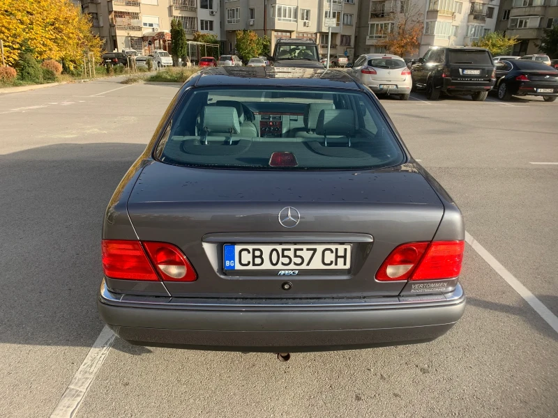 Mercedes-Benz E 220 Elegance , снимка 6 - Автомобили и джипове - 52668677