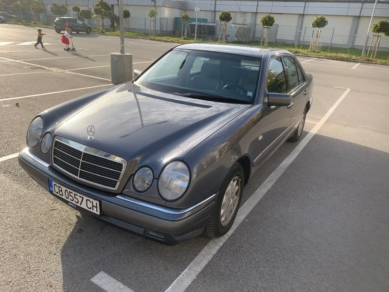 Mercedes-Benz E 220 Elegance , снимка 2 - Автомобили и джипове - 52668677