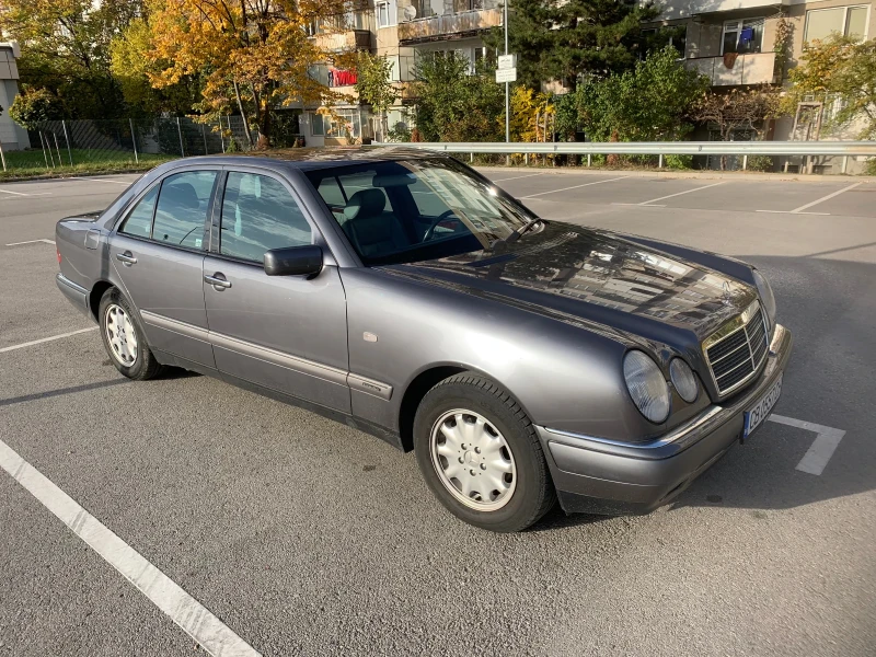 Mercedes-Benz E 220 Elegance , снимка 4 - Автомобили и джипове - 52668677