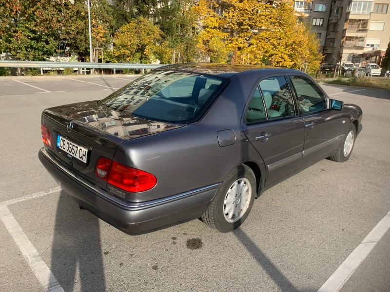 Mercedes-Benz E 220 Elegance , снимка 8 - Автомобили и джипове - 52668677