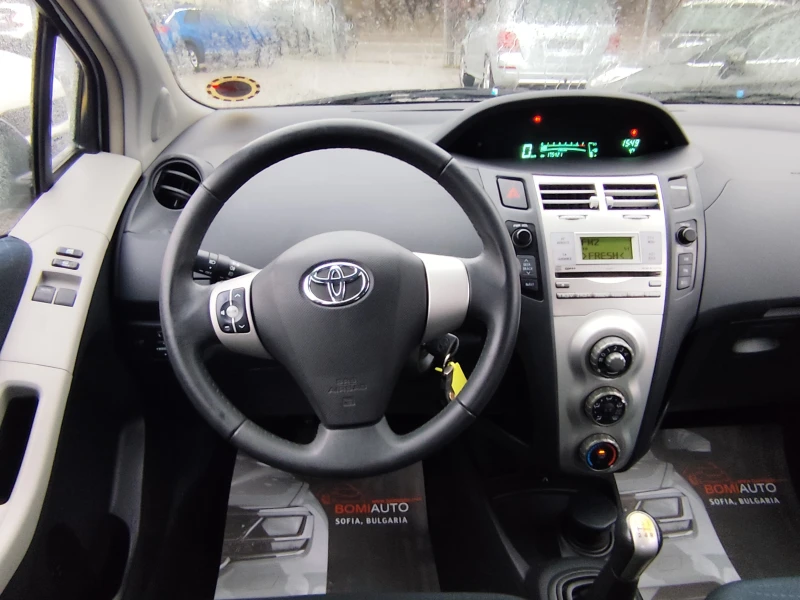 Toyota Yaris 1.3VVT-i* KLIMA* , снимка 8 - Автомобили и джипове - 52575561