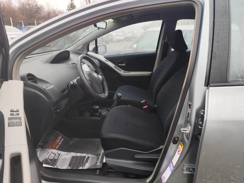 Toyota Yaris 1.3VVT-i* KLIMA* , снимка 7 - Автомобили и джипове - 52575561