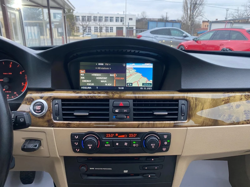 BMW 320 d N47 Нави* Ксенон, снимка 13 - Автомобили и джипове - 52710120