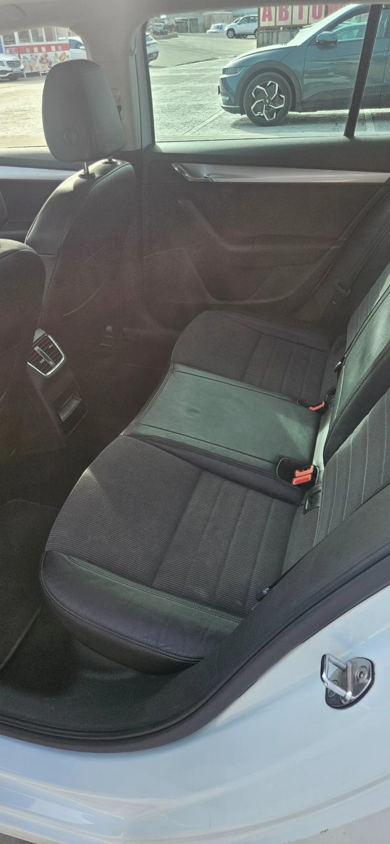 Skoda Octavia, снимка 8 - Автомобили и джипове - 53593190