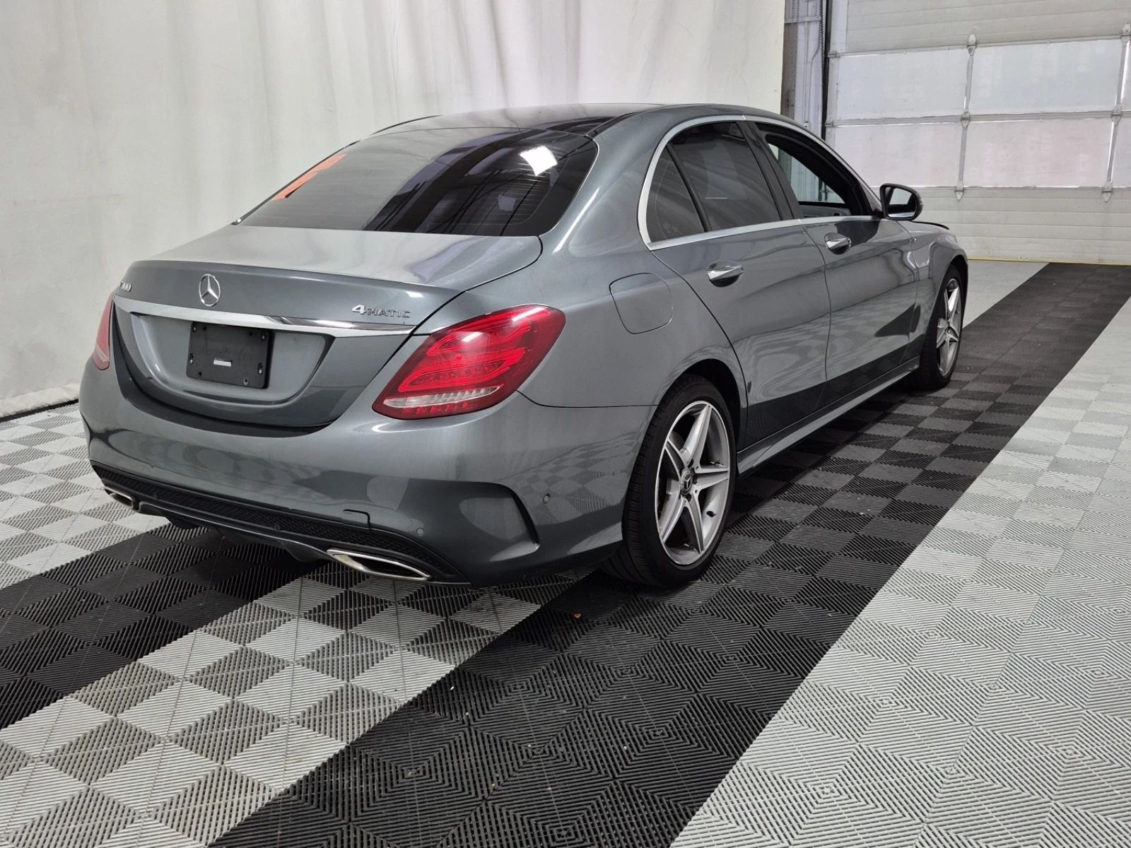 Mercedes-Benz C 300 (CARFAX) * ЦЕНА ДО БЪЛГАРИЯ* (АВТО ФИНАНСИРАНЕ) - изображение 4