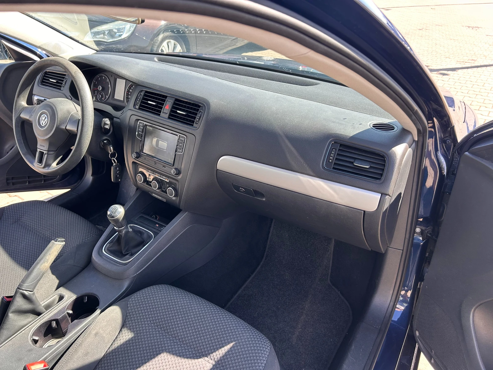 VW Jetta 1.2i NAVI EURO 5 | Mobile.bg   11