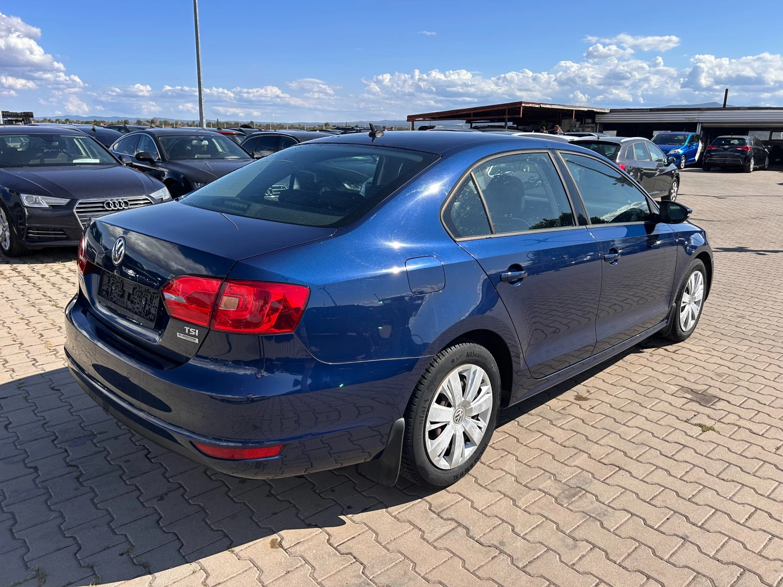 VW Jetta 1.2i NAVI EURO 5 - изображение 6