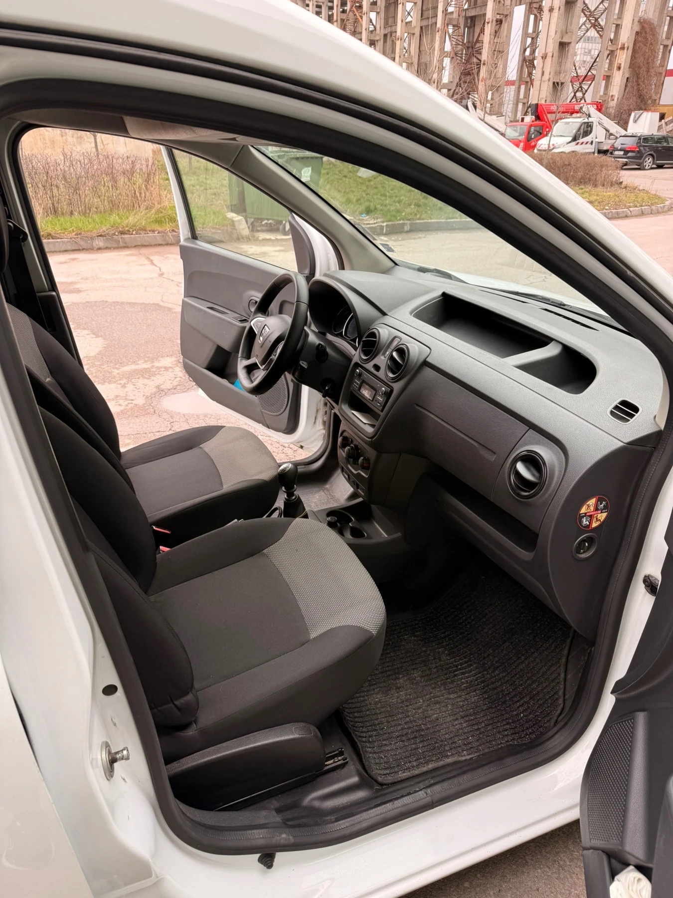 Dacia Dokker, снимка 8 - Автомобили и джипове - 53907714