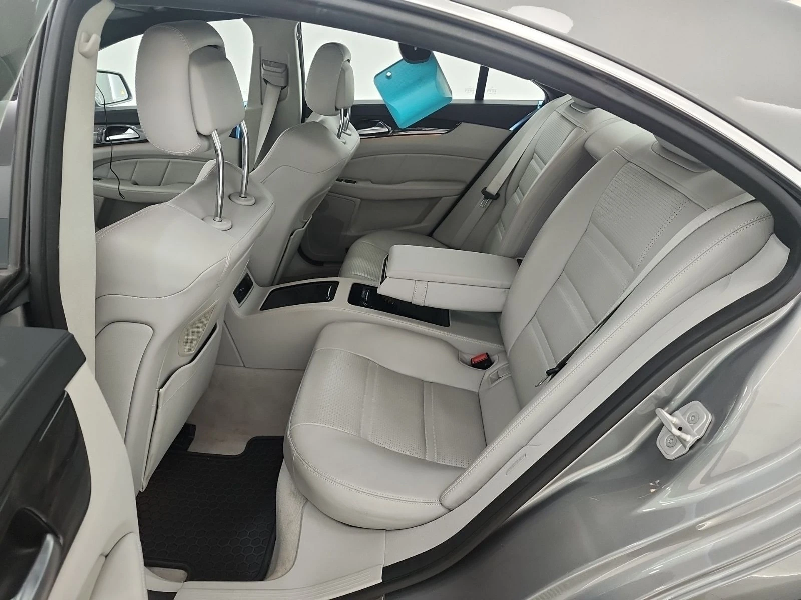 Mercedes-Benz CLS 63 AMG S 4MATIC С РЕГИСТРАЦИЯ & АВТО КРЕДИТ , снимка 9 - Автомобили и джипове - 54067420