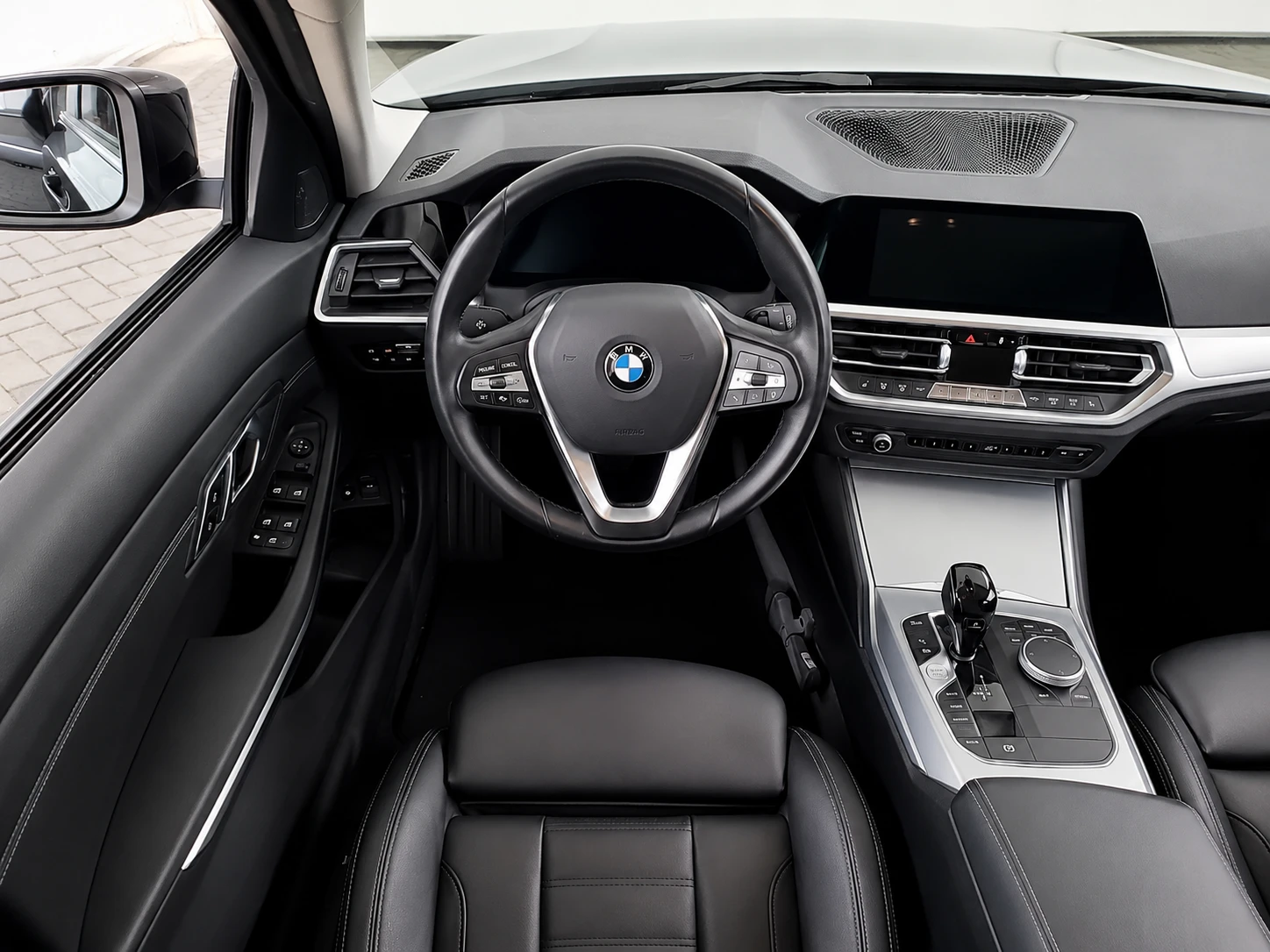 BMW 330 Touring 330e, снимка 3 - Автомобили и джипове - 54439019