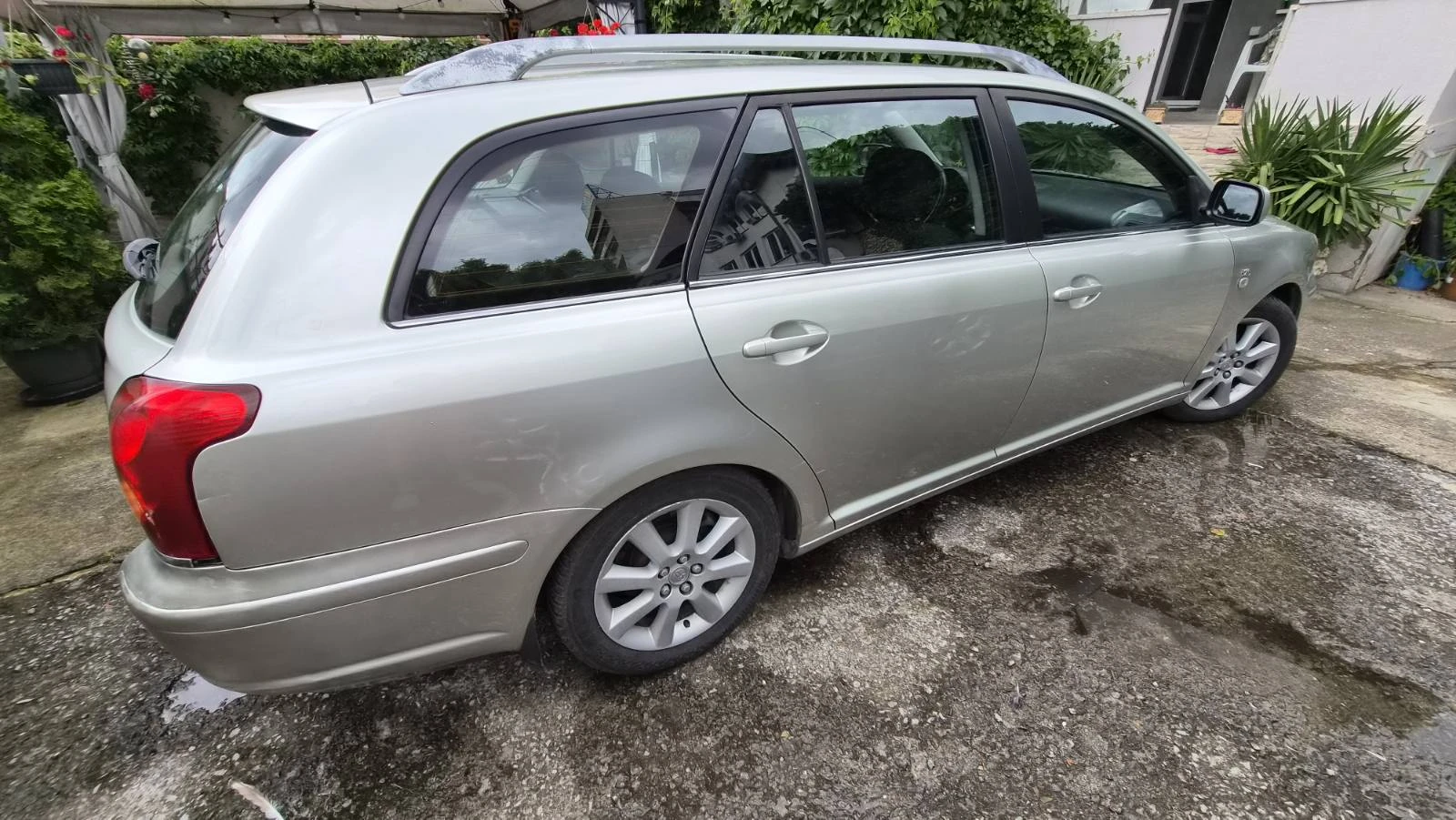 Toyota Avensis Комби, снимка 4 - Автомобили и джипове - 55136714