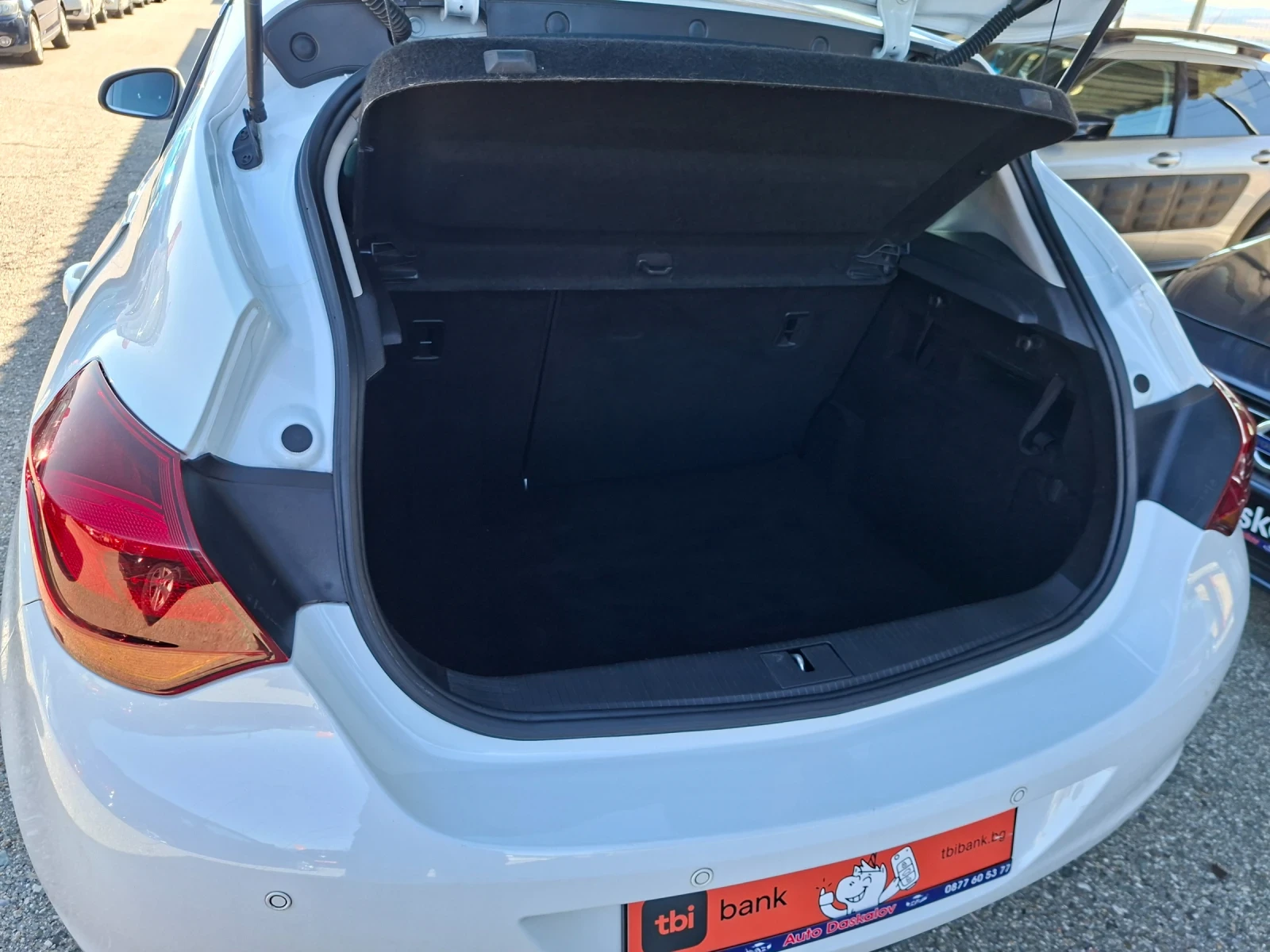 Opel Astra 1, 7 cdti, снимка 14 - Автомобили и джипове - 55267281