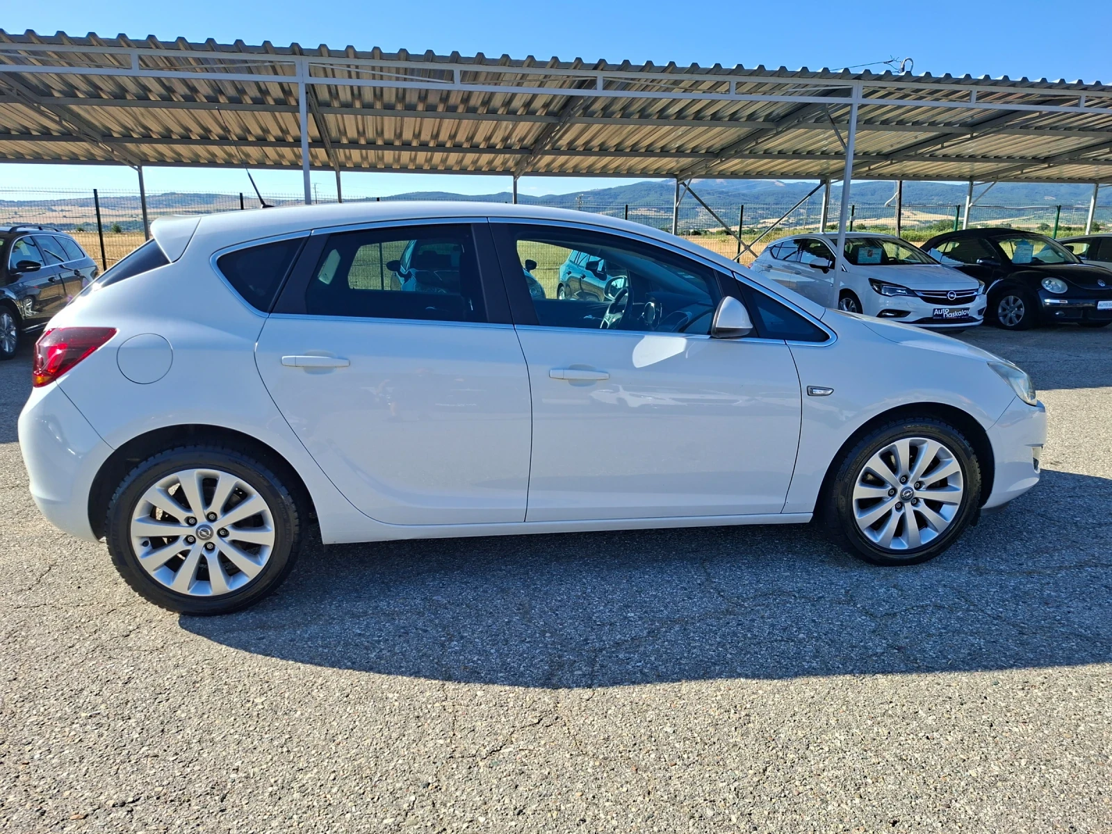 Opel Astra 1, 7 cdti, снимка 8 - Автомобили и джипове - 55267281