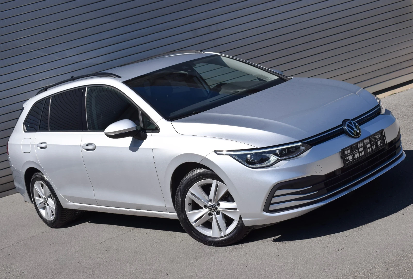 VW Golf 2024//1.5* eTsi/MILD-HIBRID/DSG* 7/Комби/ЕДИНСТВЕН, снимка 6 - Автомобили и джипове - 56078909