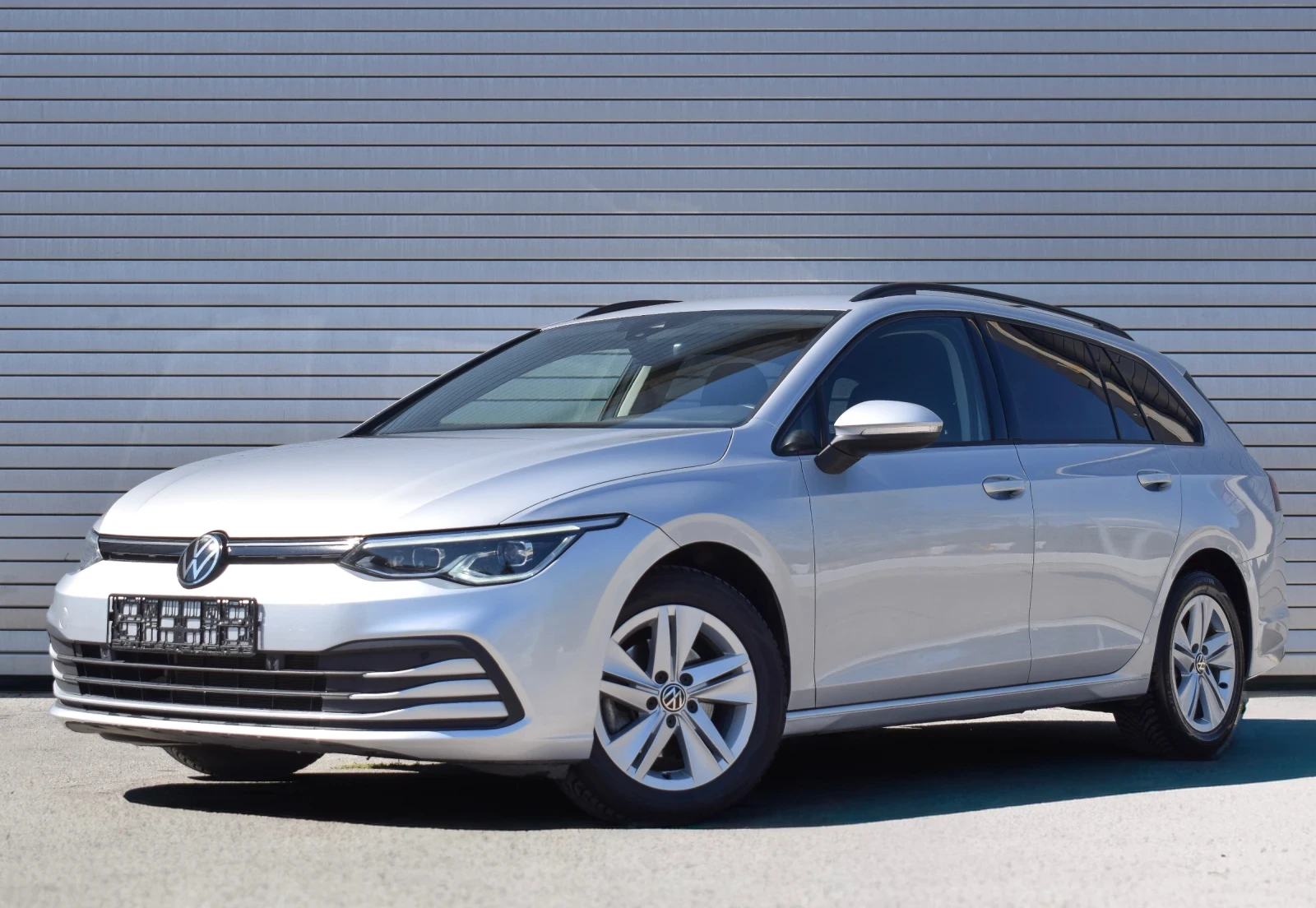 VW Golf 2024//1.5* eTsi/MILD-HIBRID/DSG* 7/Комби/ЕДИНСТВЕН, снимка 4 - Автомобили и джипове - 56078909