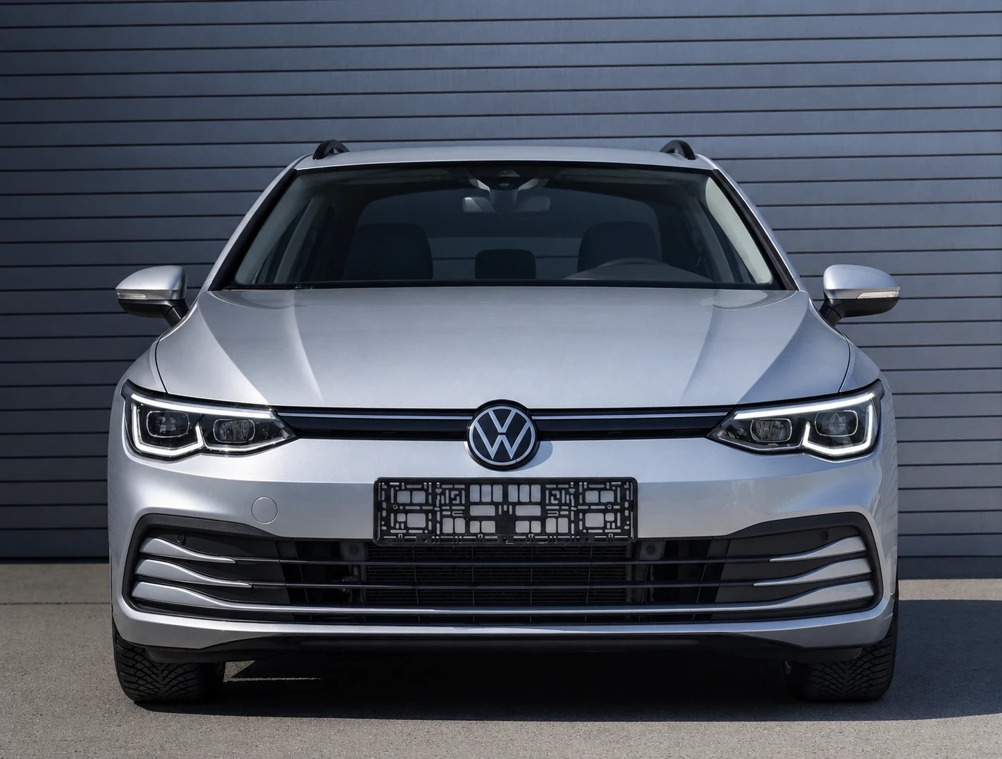 VW Golf 2024//1.5* eTsi/MILD-HIBRID/DSG* 7/Комби/ЕДИНСТВЕН