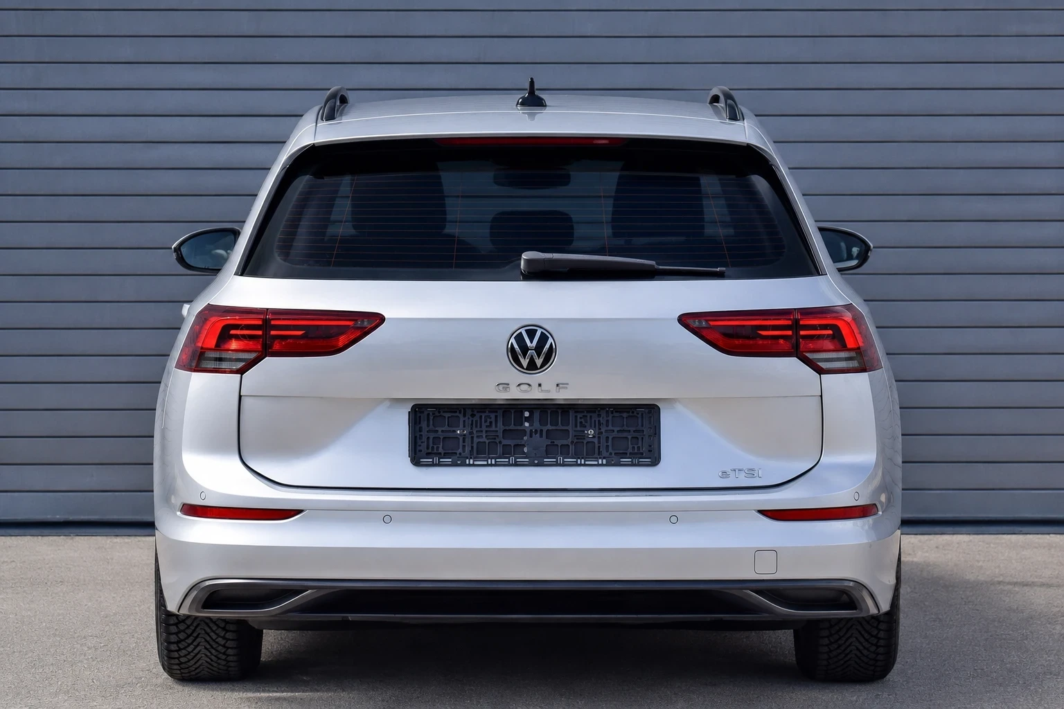 VW Golf 2024//1.5* eTsi/MILD-HIBRID/DSG* 7/Комби/ЕДИНСТВЕН, снимка 3 - Автомобили и джипове - 56078909