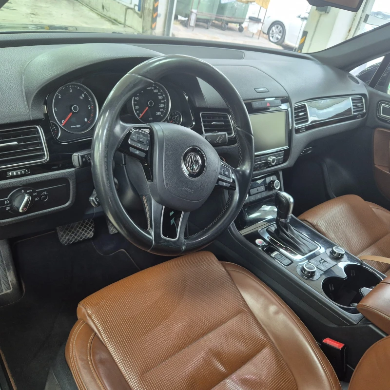 VW Touareg, снимка 5 - Автомобили и джипове - 48208005