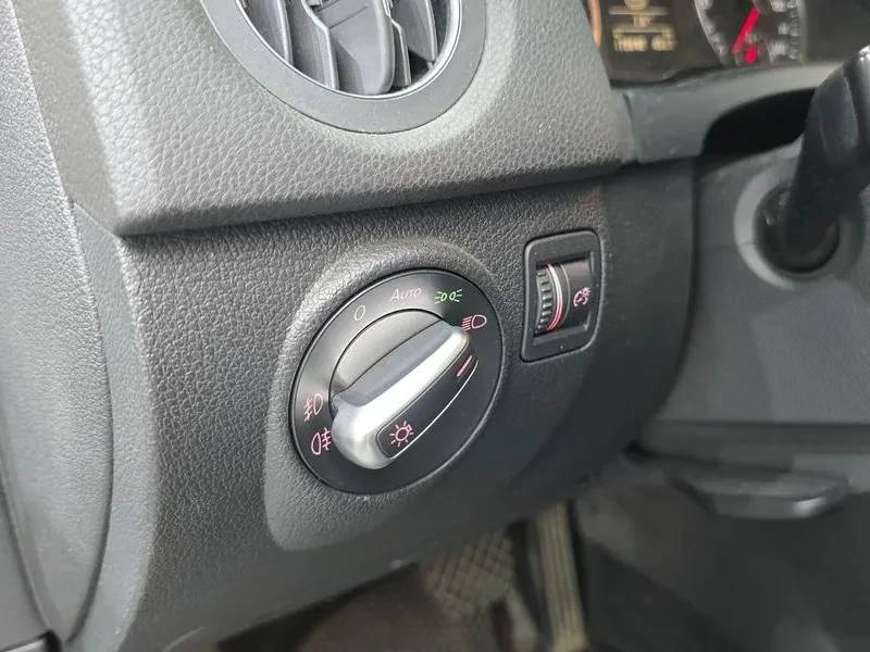 VW Tiguan 2.0 TDI, снимка 15 - Автомобили и джипове - 54302807