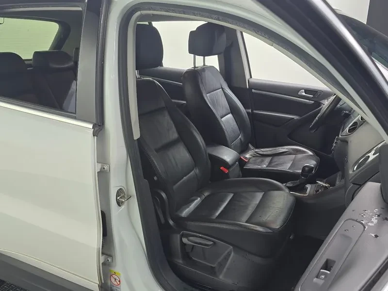 VW Tiguan 2.0 TDI, снимка 12 - Автомобили и джипове - 54302807