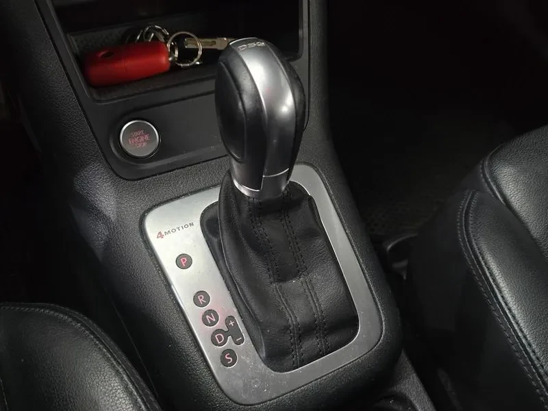 VW Tiguan 2.0 TDI, снимка 9 - Автомобили и джипове - 54302807