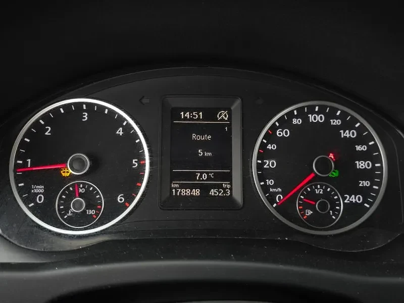 VW Tiguan 2.0 TDI, снимка 8 - Автомобили и джипове - 54302807