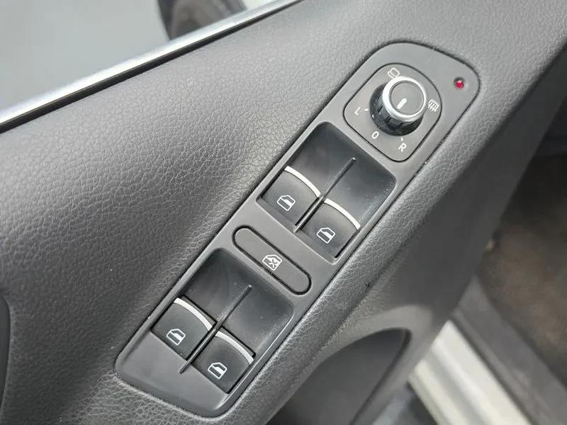 VW Tiguan 2.0 TDI, снимка 14 - Автомобили и джипове - 54302807