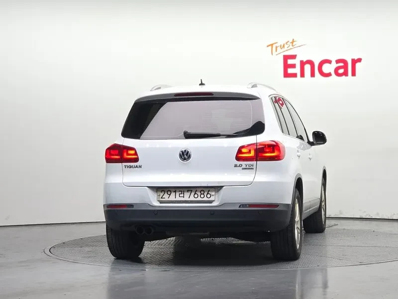 VW Tiguan 2.0 TDI, снимка 4 - Автомобили и джипове - 54302807