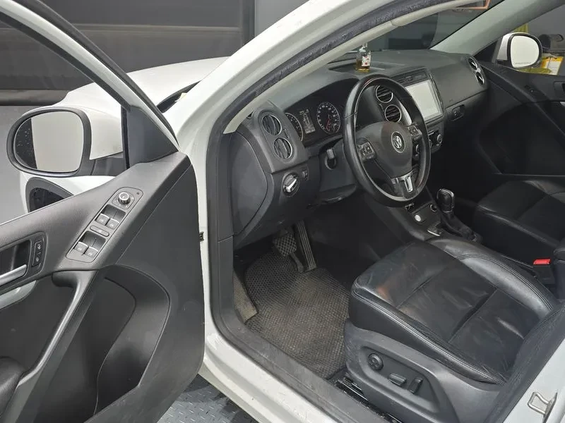 VW Tiguan 2.0 TDI, снимка 10 - Автомобили и джипове - 54302807