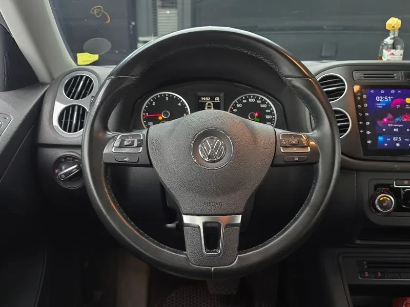 VW Tiguan 2.0 TDI, снимка 13 - Автомобили и джипове - 54302807