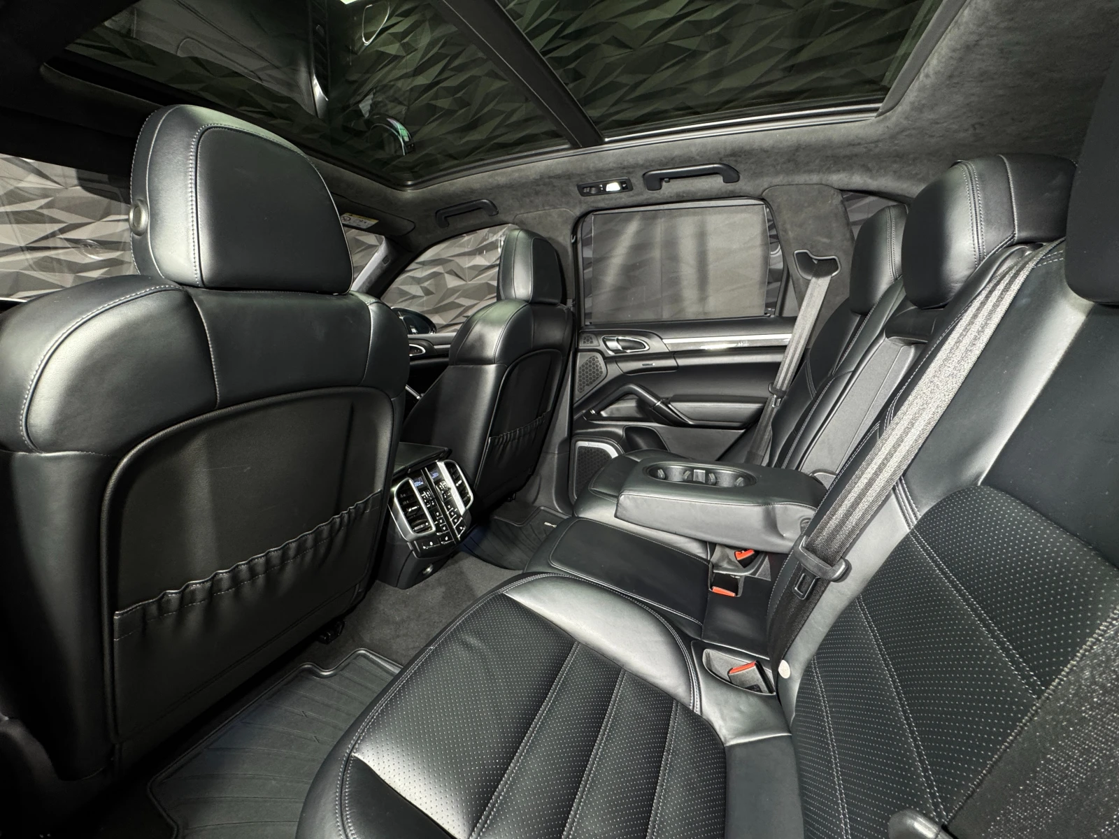 Porsche Cayenne S 4.2 V8 Lift* Burmester* Pano* Camera* Vent - изображение 8