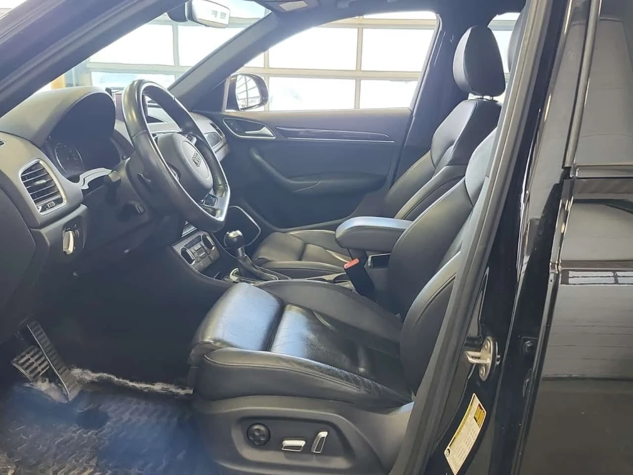 Audi Q3 TECHNIK/CARFAX/ S Line/Подгрев/Панорама/2 Ключа, снимка 5 - Автомобили и джипове - 54502978