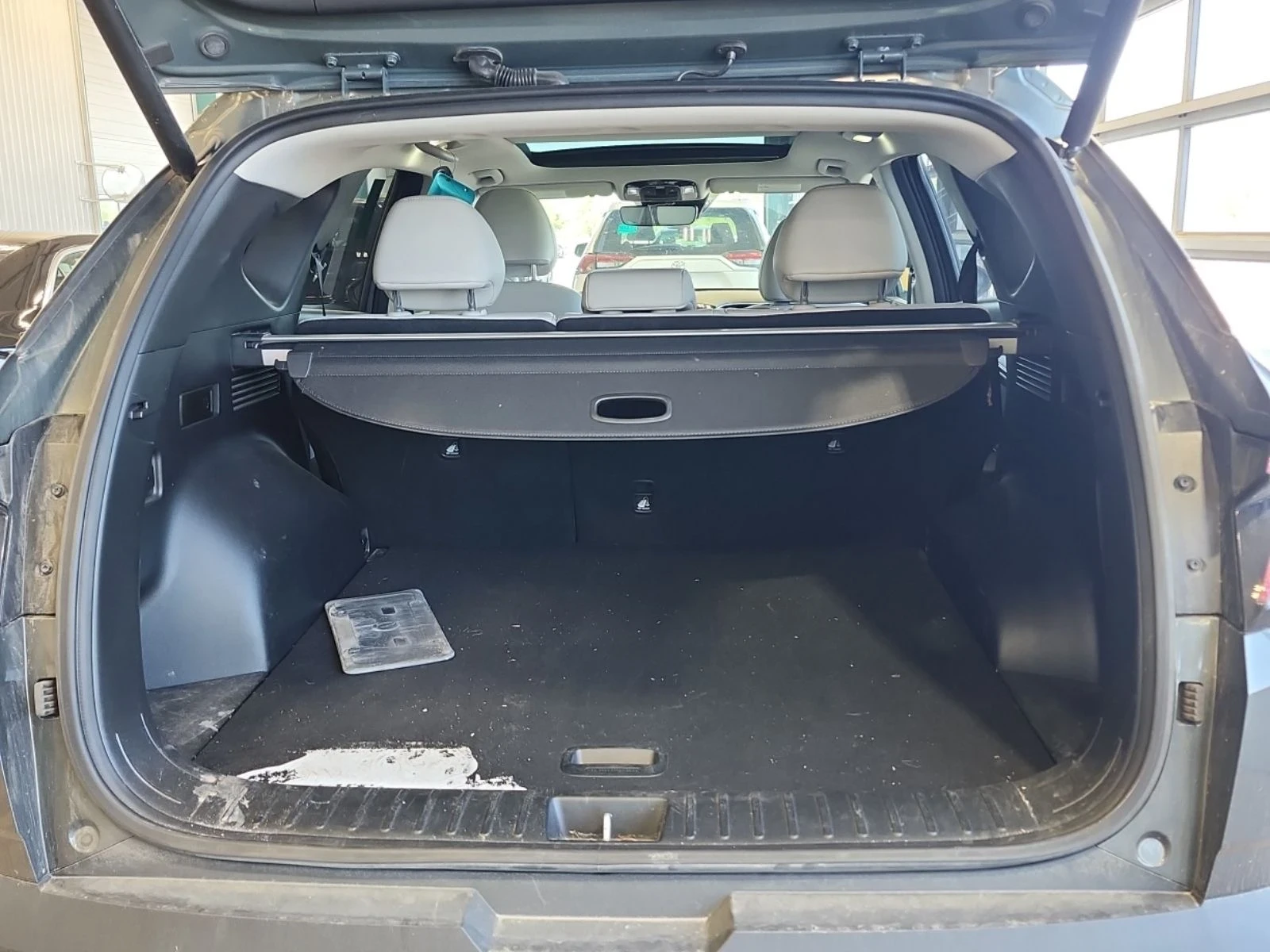 Hyundai Tucson Luxury* Distronic* Keyless* 360View* Обдух* Подгре, снимка 9 - Автомобили и джипове - 54751963