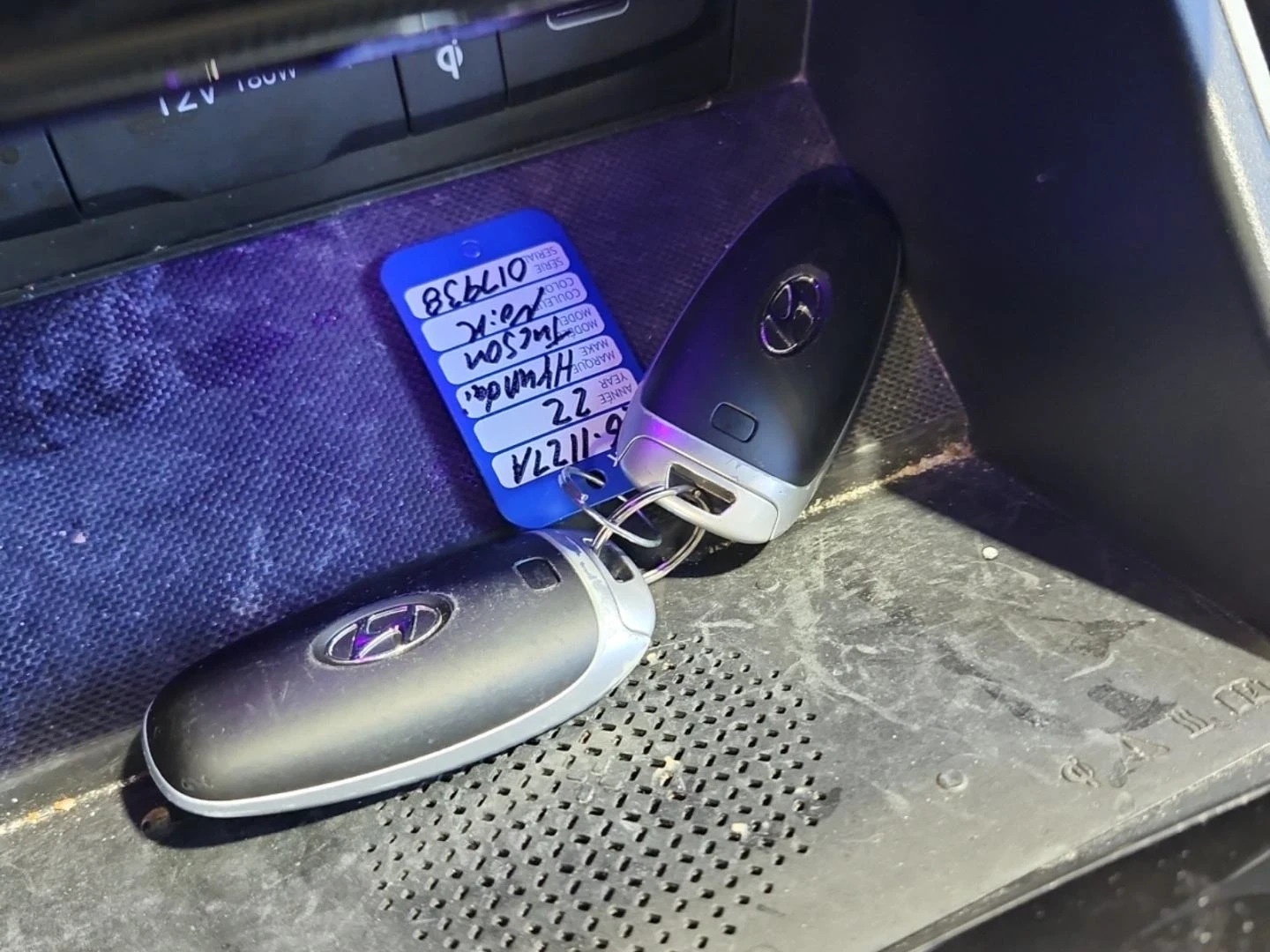 Hyundai Tucson Luxury* Distronic* Keyless* 360View* Обдух* Подгре, снимка 12 - Автомобили и джипове - 54751963