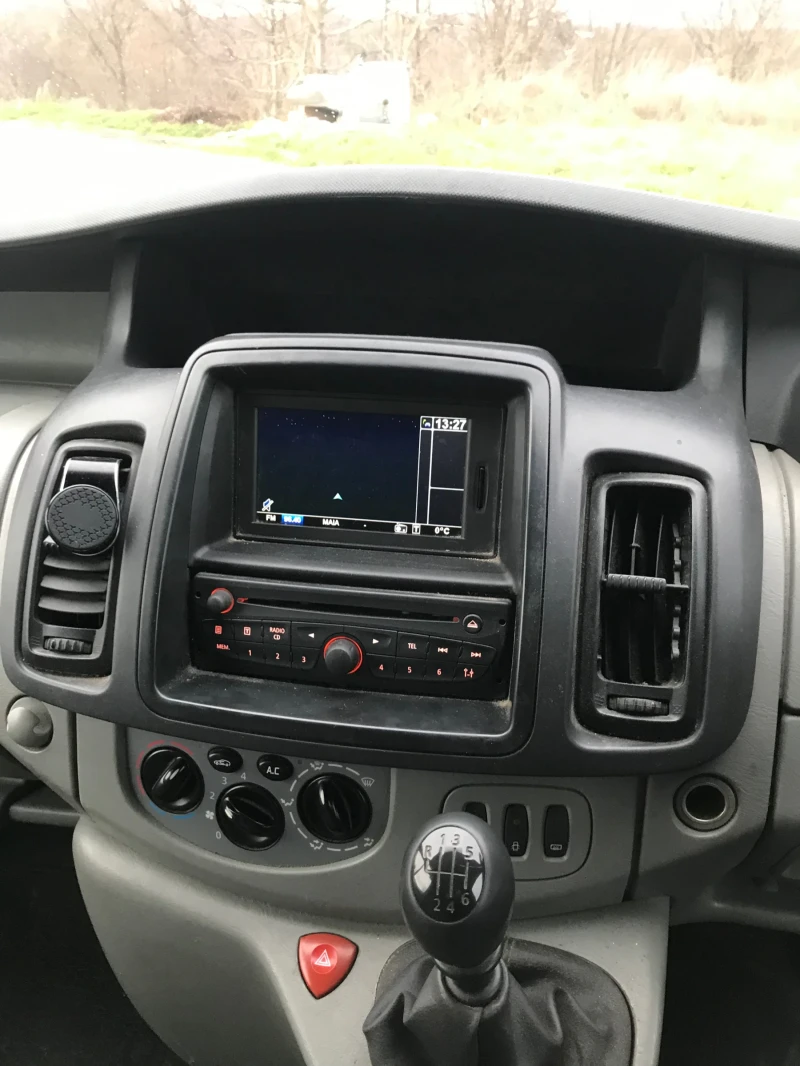 Renault Trafic 2.0 dci, снимка 7 - Бусове и автобуси - 48493430