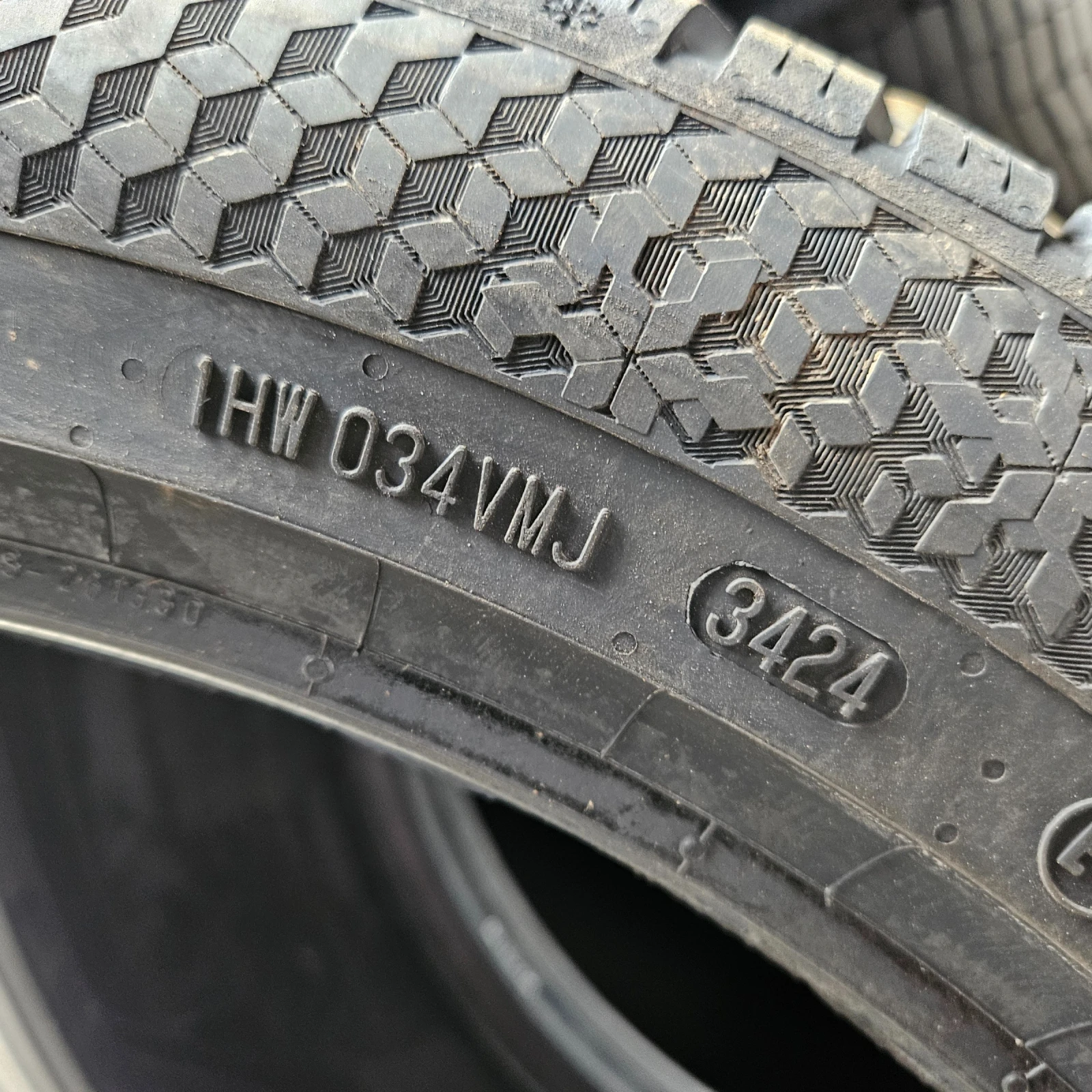 Гуми Зимни 245/45R19, снимка 12 - Гуми и джанти - 54190912