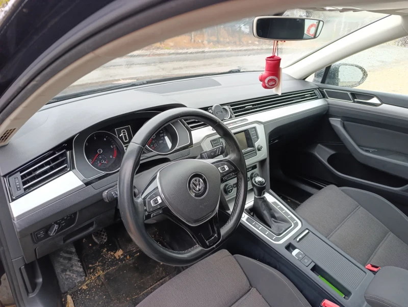 VW Passat, снимка 10 - Автомобили и джипове - 48180471