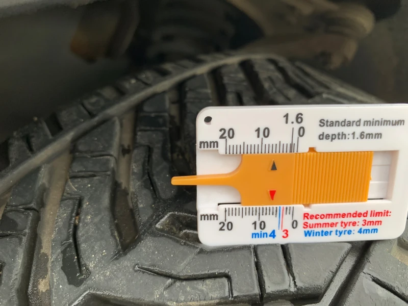 Mercedes-Benz E 220, снимка 13 - Автомобили и джипове - 52715318