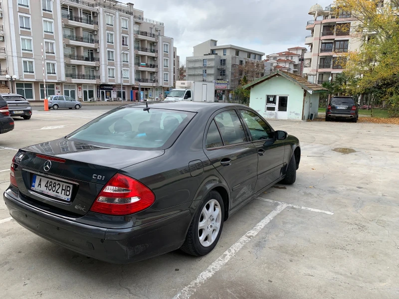Mercedes-Benz E 220, снимка 5 - Автомобили и джипове - 52715318