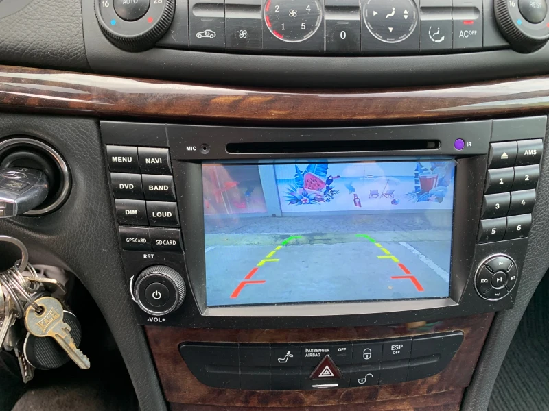 Mercedes-Benz E 220, снимка 9 - Автомобили и джипове - 52715318