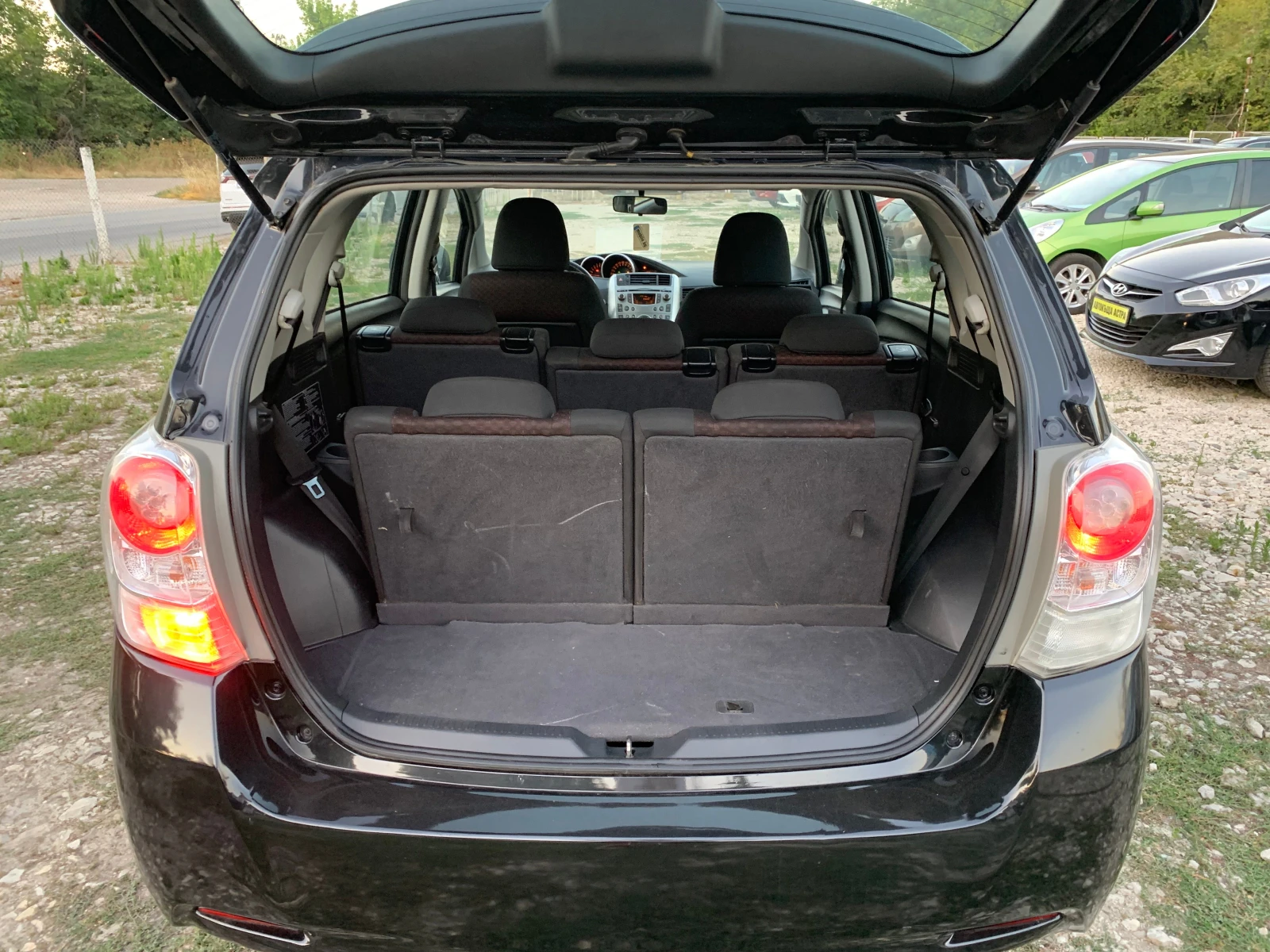 Toyota Verso 1.8-147 КС - изображение 7